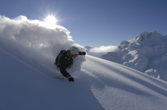 Mit den Skischulen in Lech auch wunderbare Tiefschneeabfahrten entdecken.