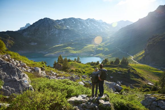 Unterwegs am Lechweg mit zauberhaften Ausblicken und Lech am Arlberg - Highlights